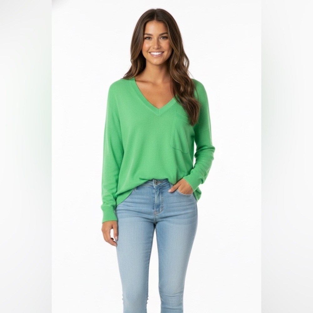 Equipment Marrim V Neck Sweater in Island Green size medium